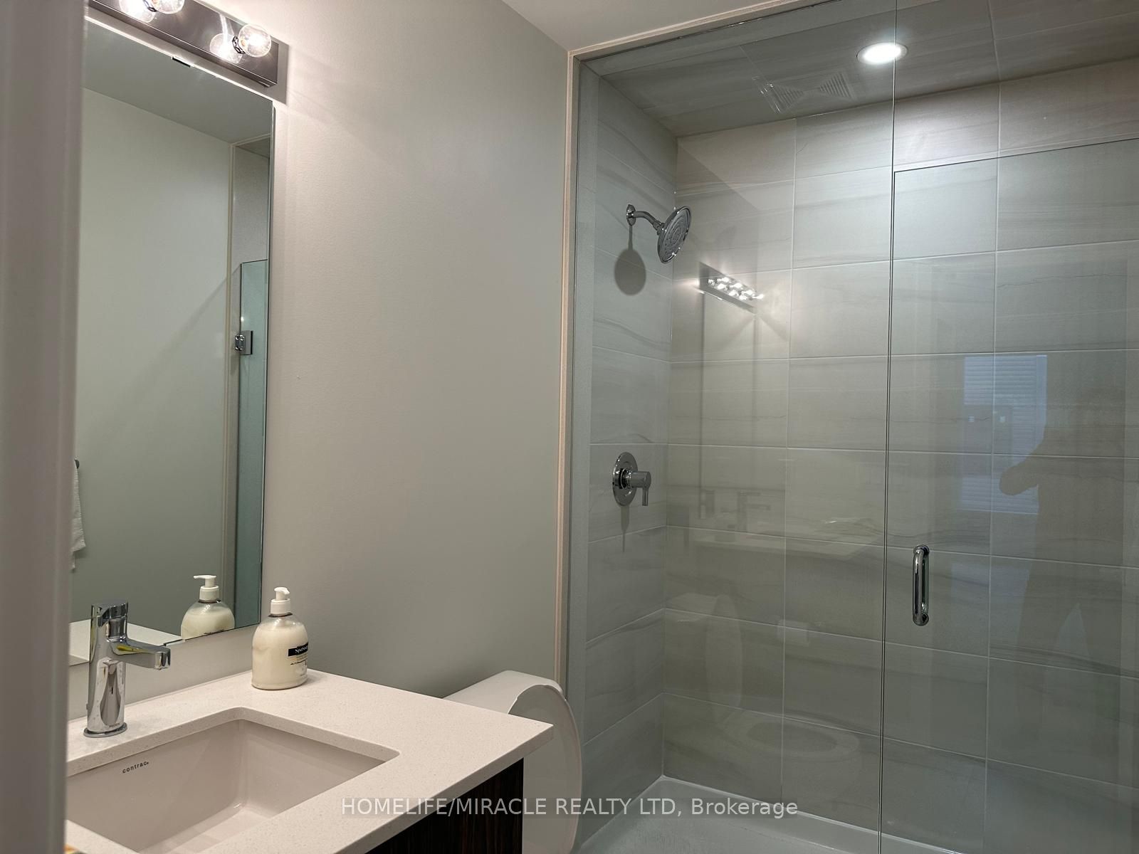 3556 Colonial Drive, #12