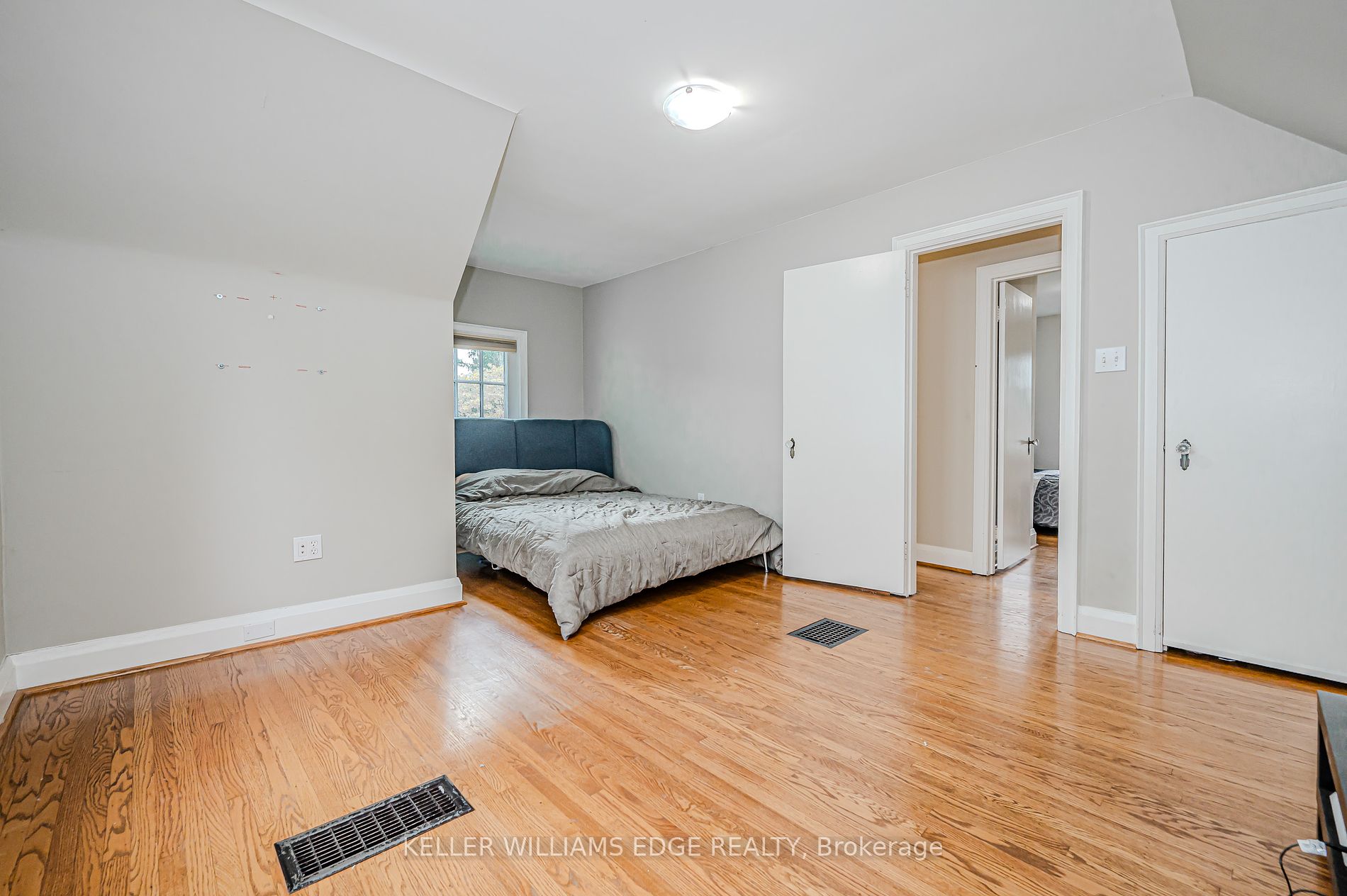 978 North Shore Boulevard W