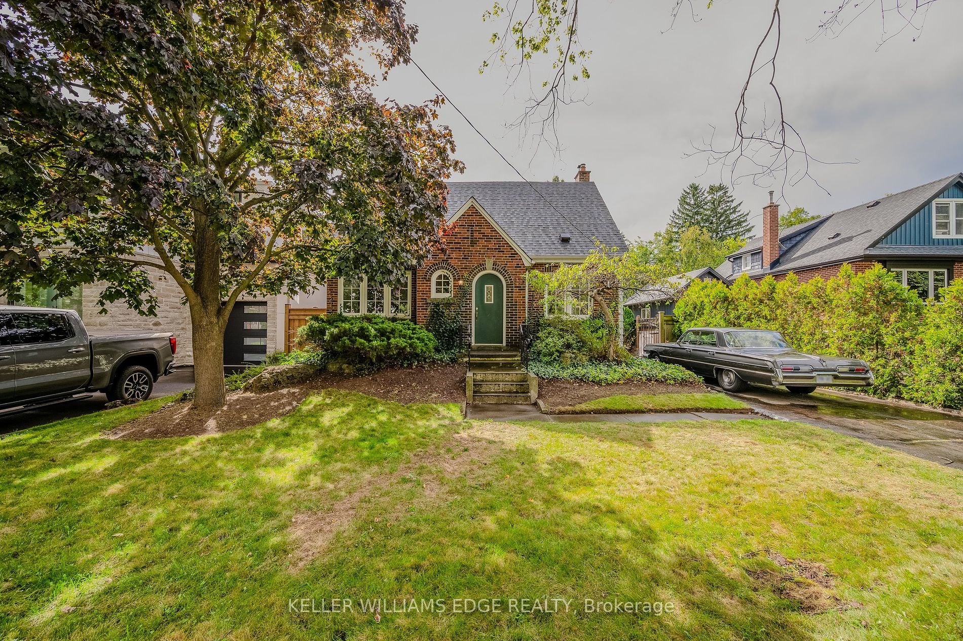 978 North Shore Boulevard W