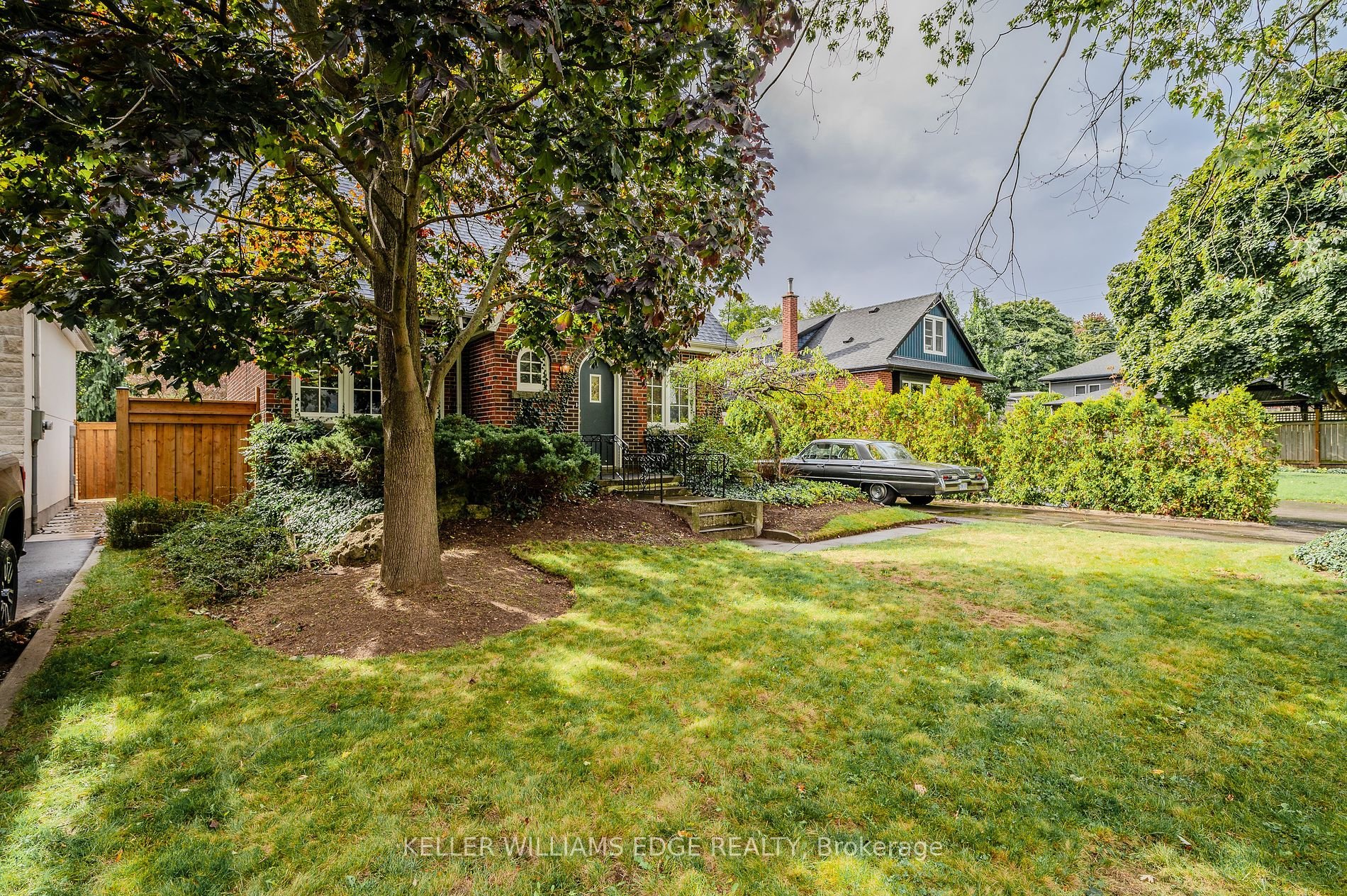 978 North Shore Boulevard W