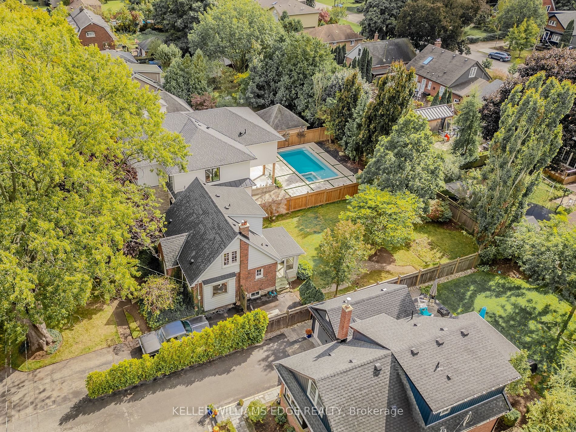 978 North Shore Boulevard W