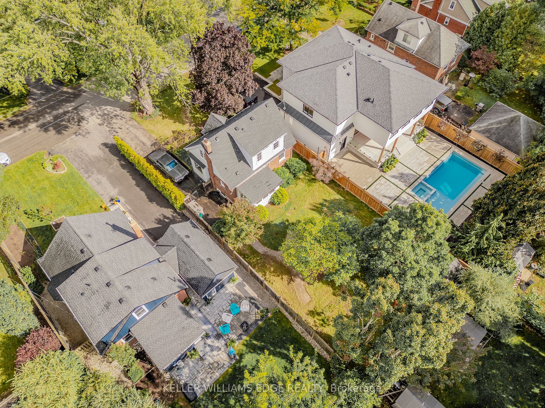 978 North Shore Boulevard W