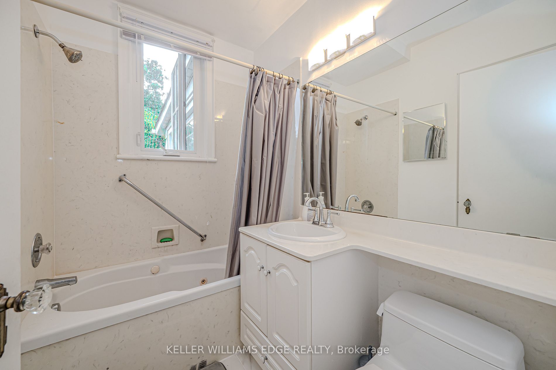 978 North Shore Boulevard W