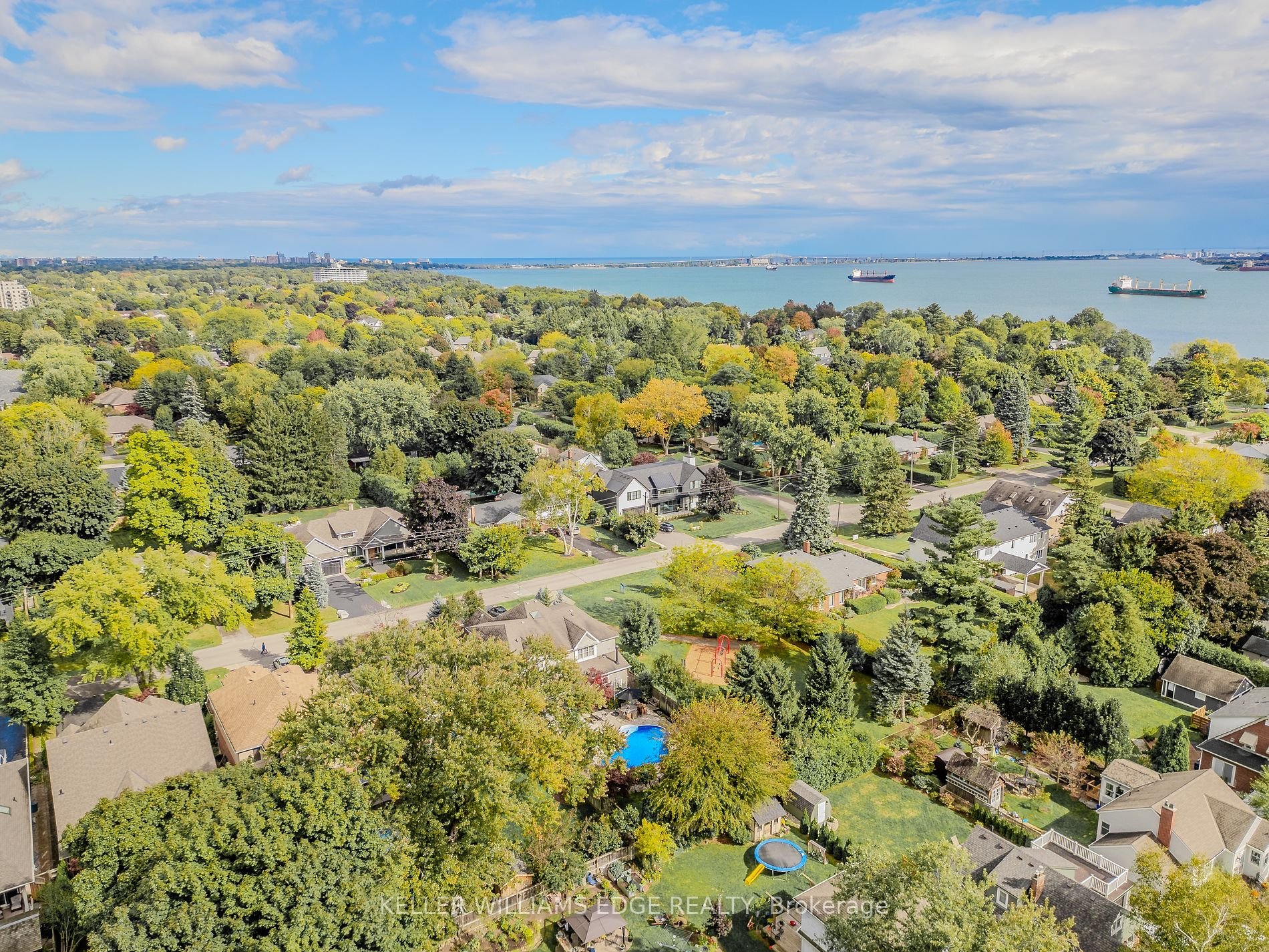978 North Shore Boulevard W