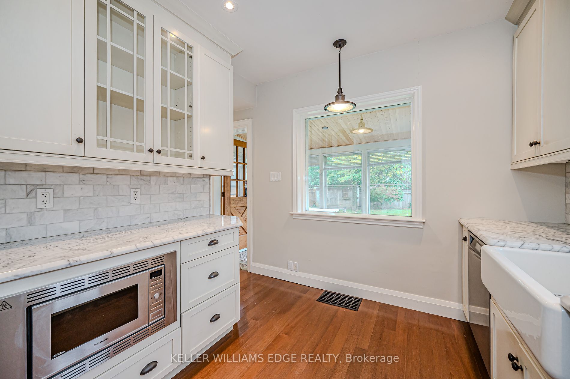 978 North Shore Boulevard W
