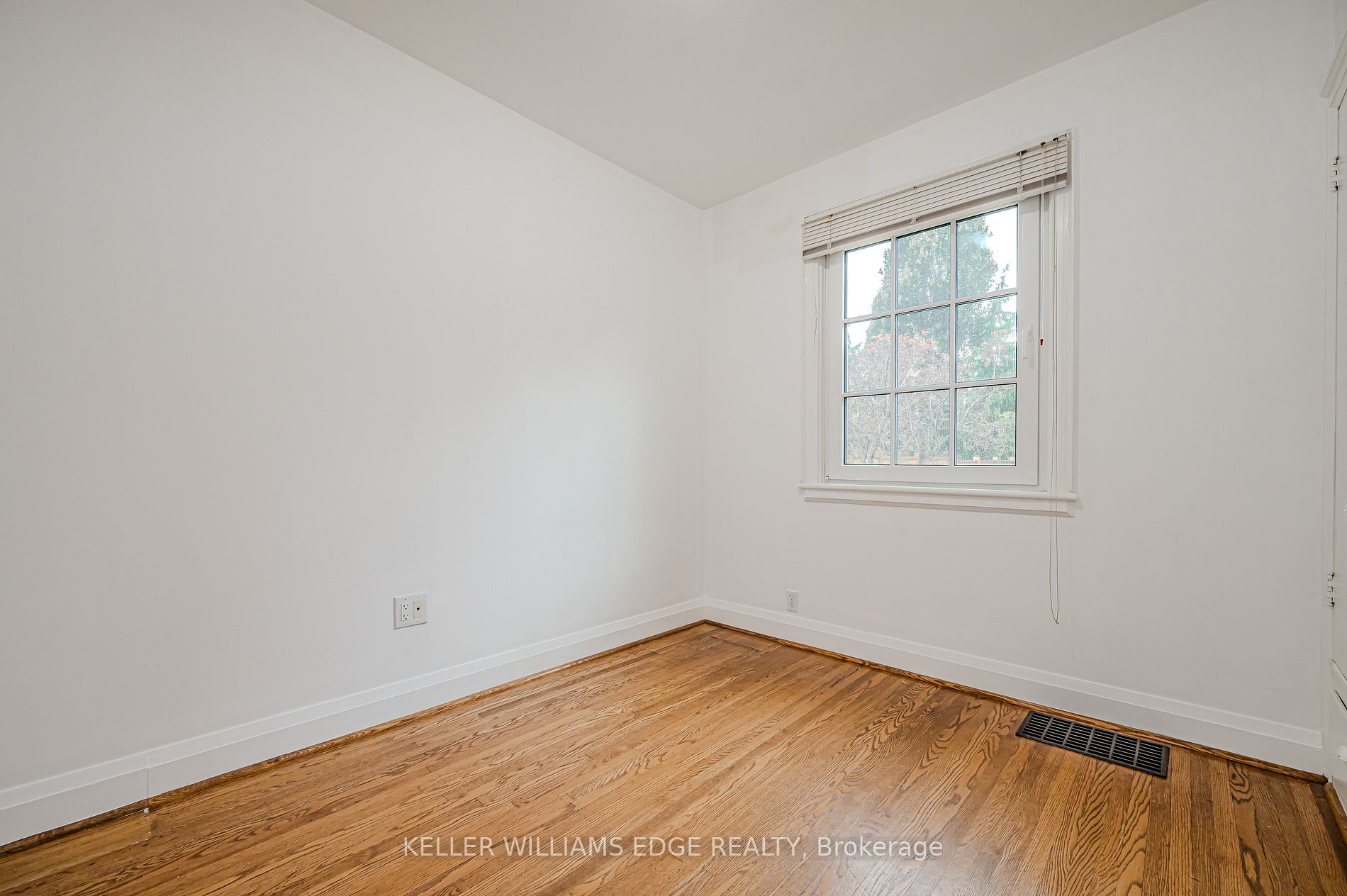 978 North Shore Boulevard W