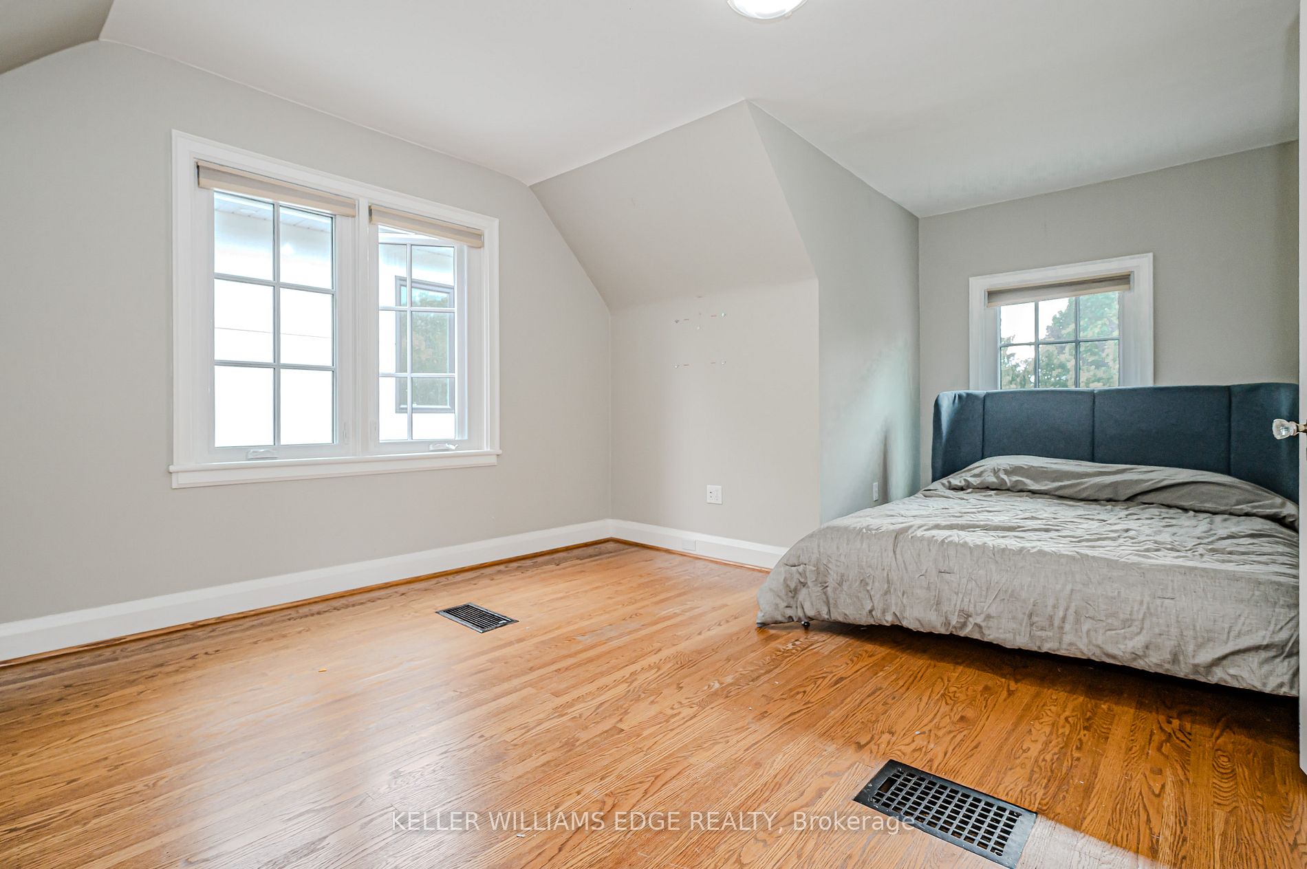 978 North Shore Boulevard W