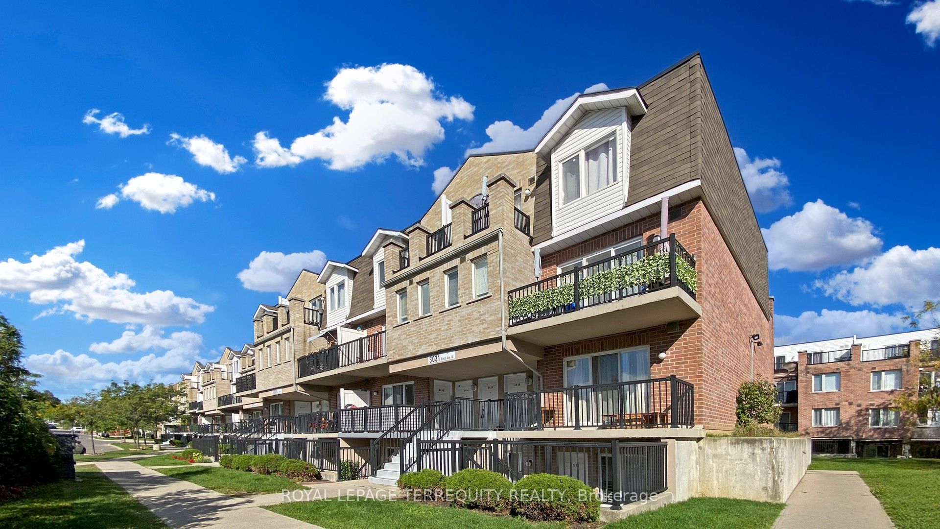 3031 Finch Avenue W, #2027