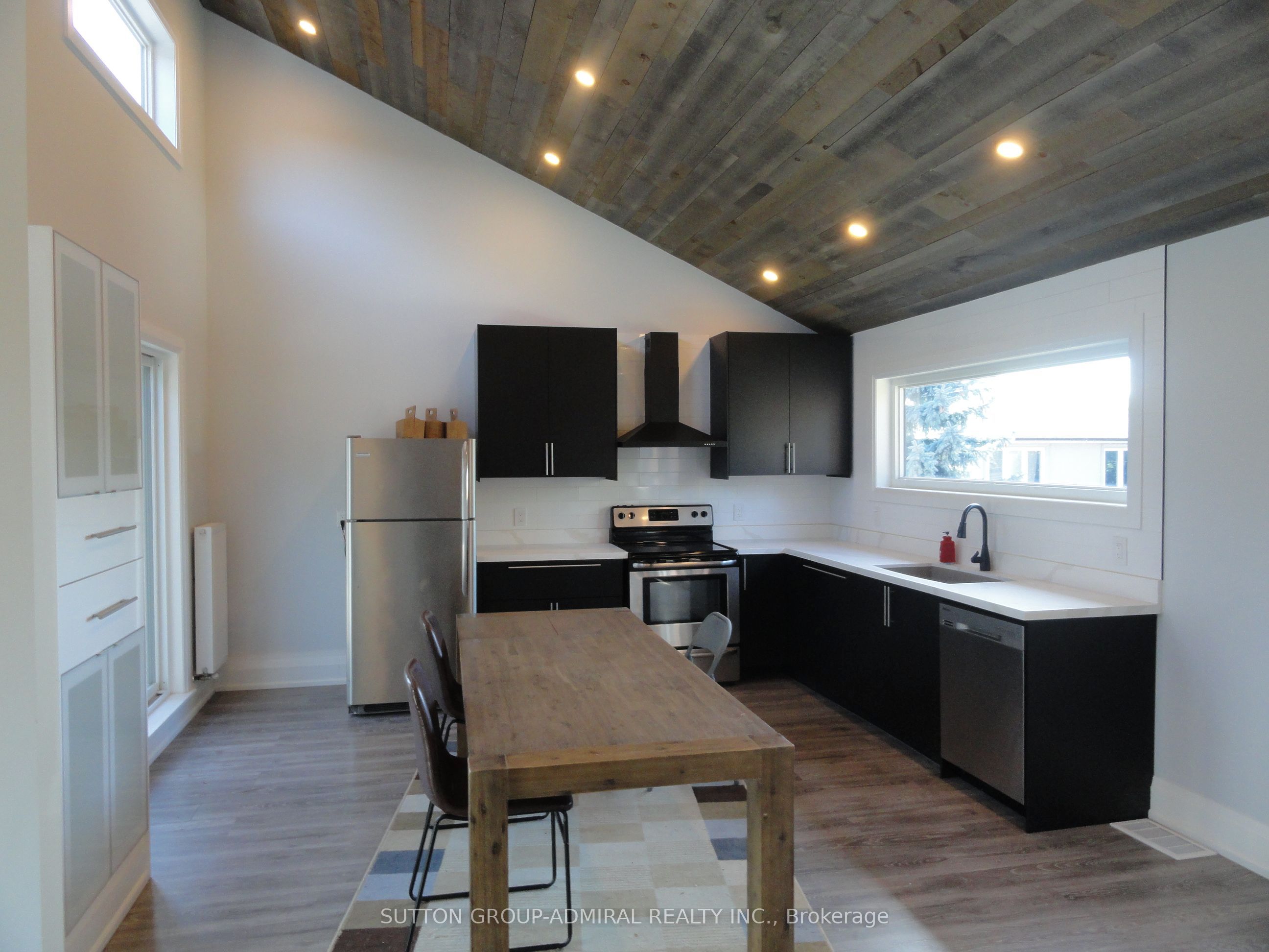 4 Treeview Drive