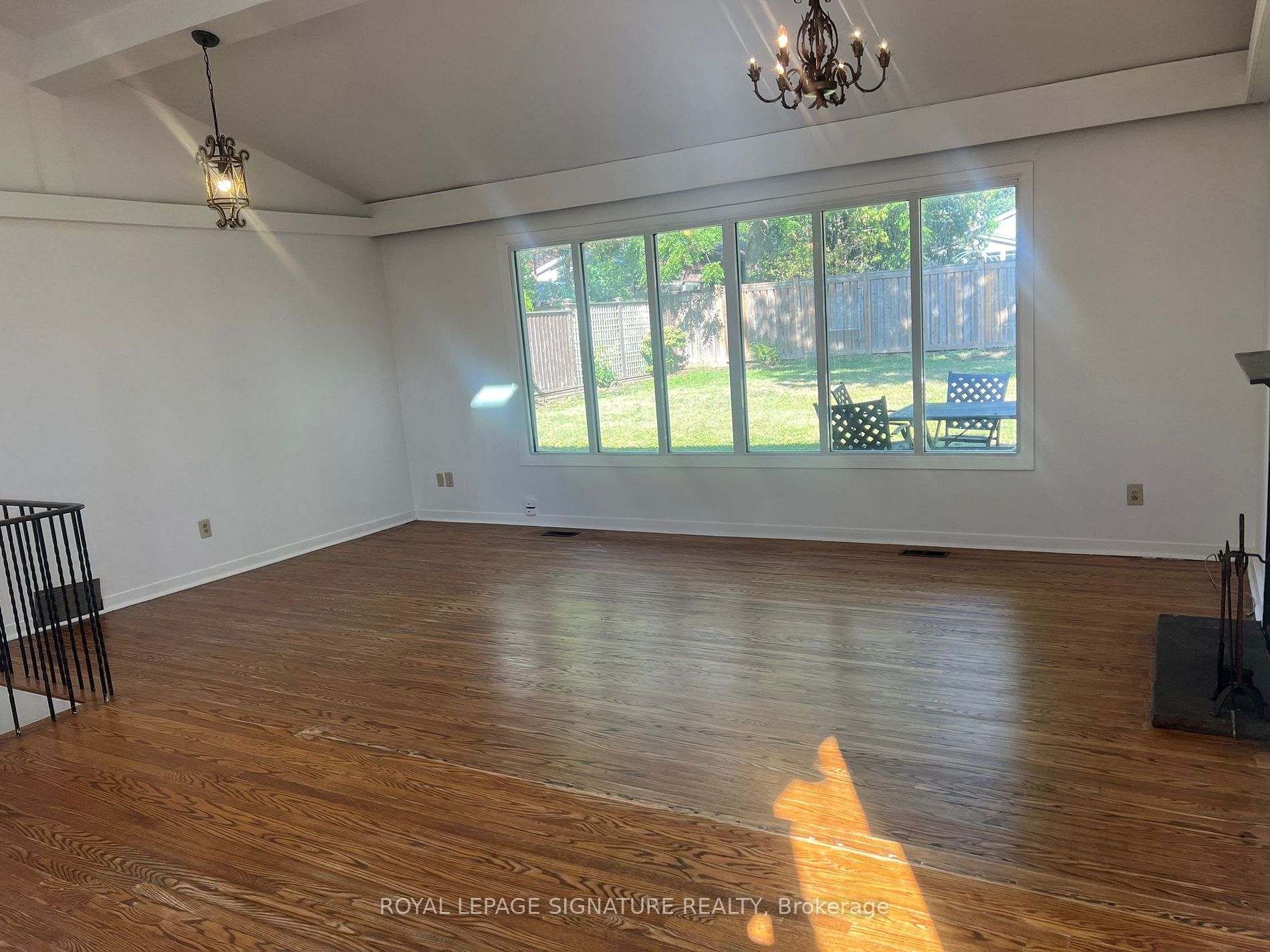 2557 Mindemoya Road
