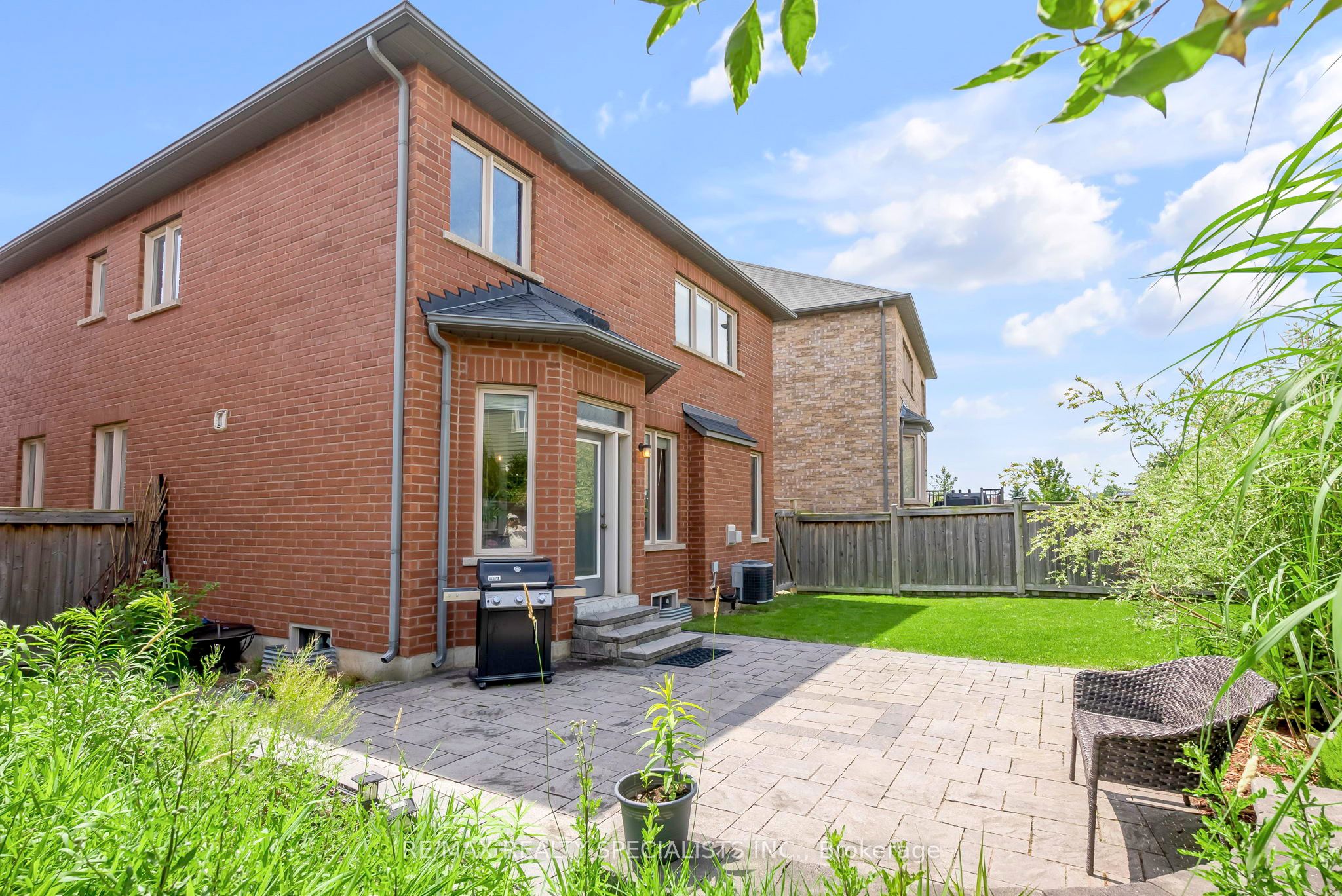 192 Giddings Crescent