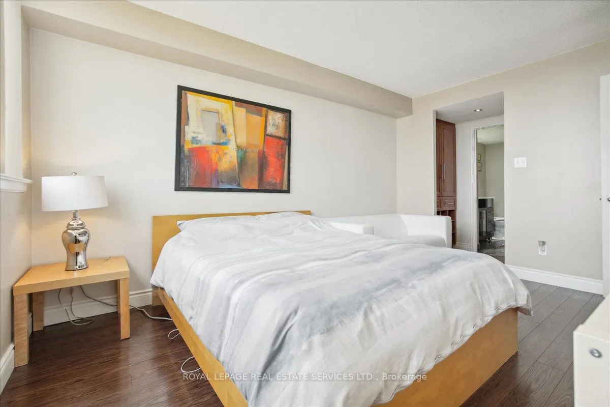 1360 Rathburn Road E, #904