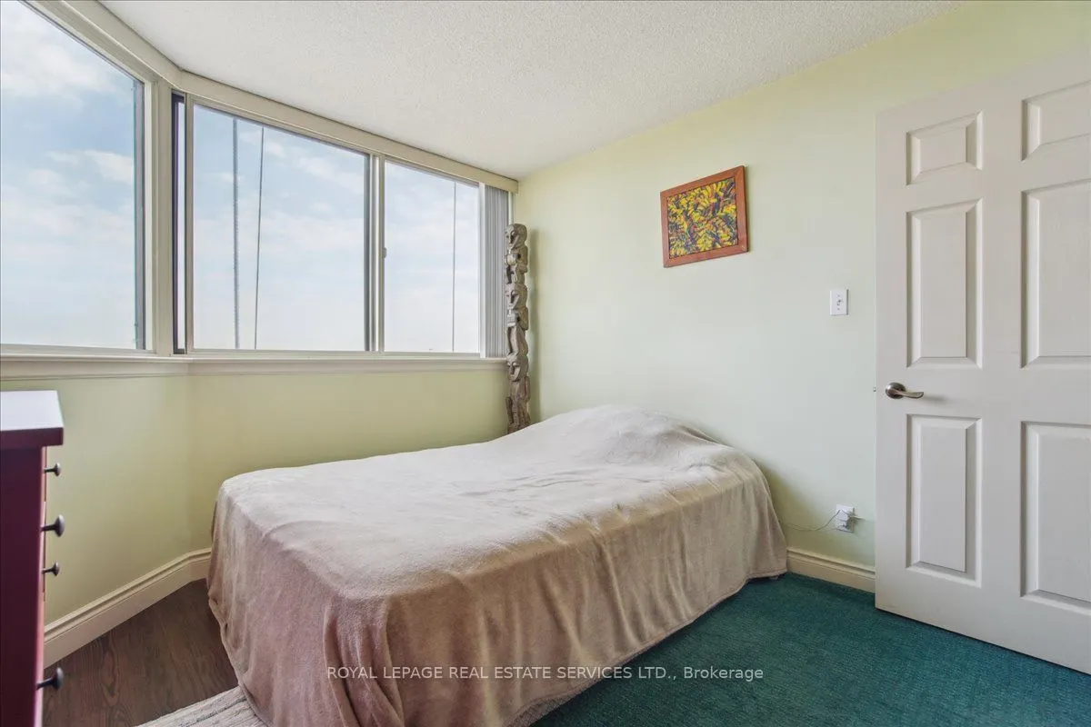 1360 Rathburn Road E, #904