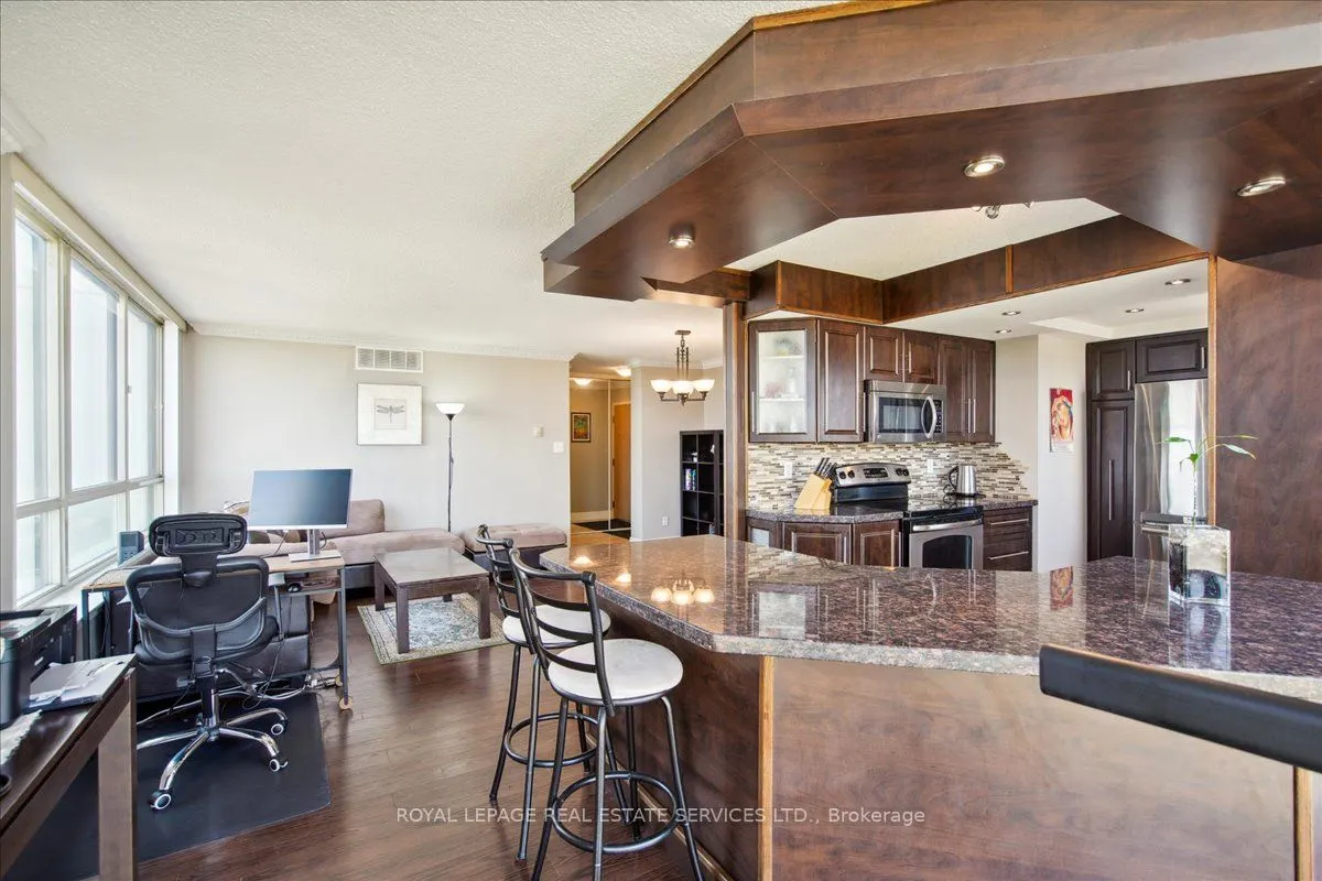 1360 Rathburn Road E, #904