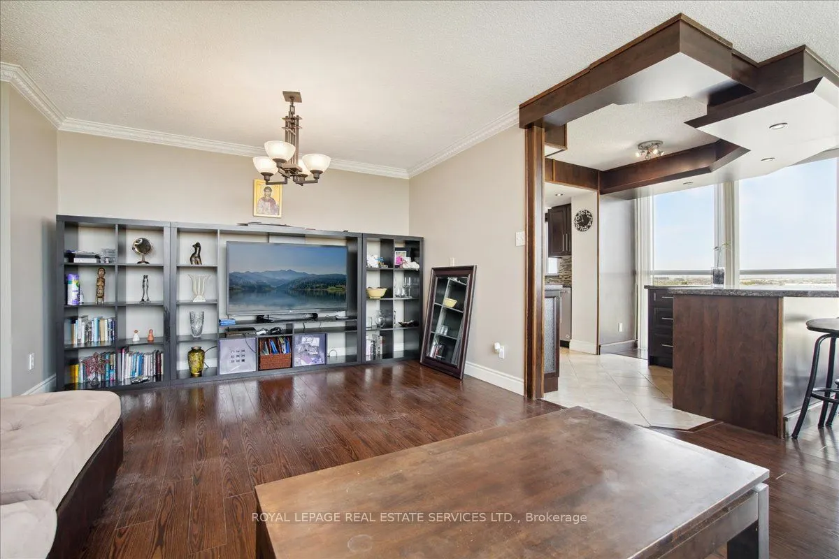 1360 Rathburn Road E, #904