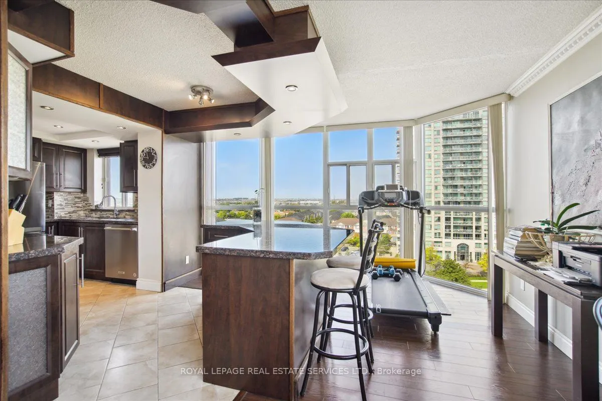 1360 Rathburn Road E, #904