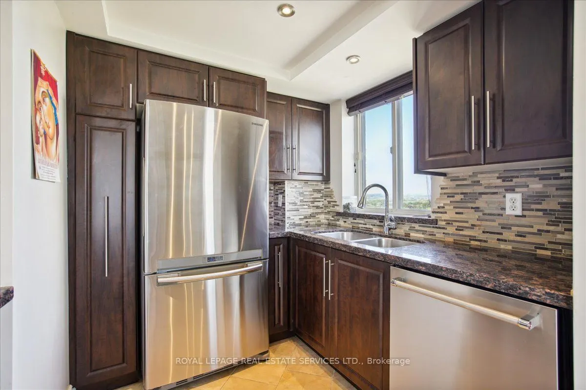 1360 Rathburn Road E, #904