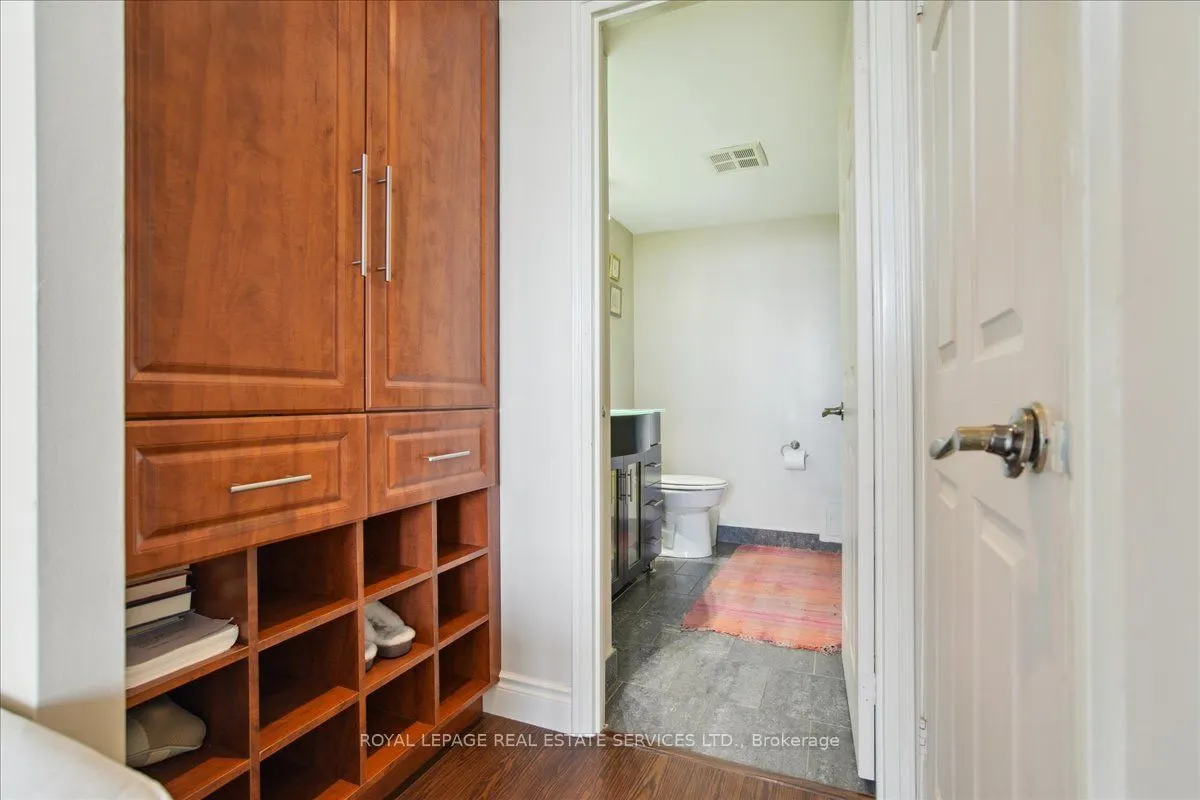 1360 Rathburn Road E, #904