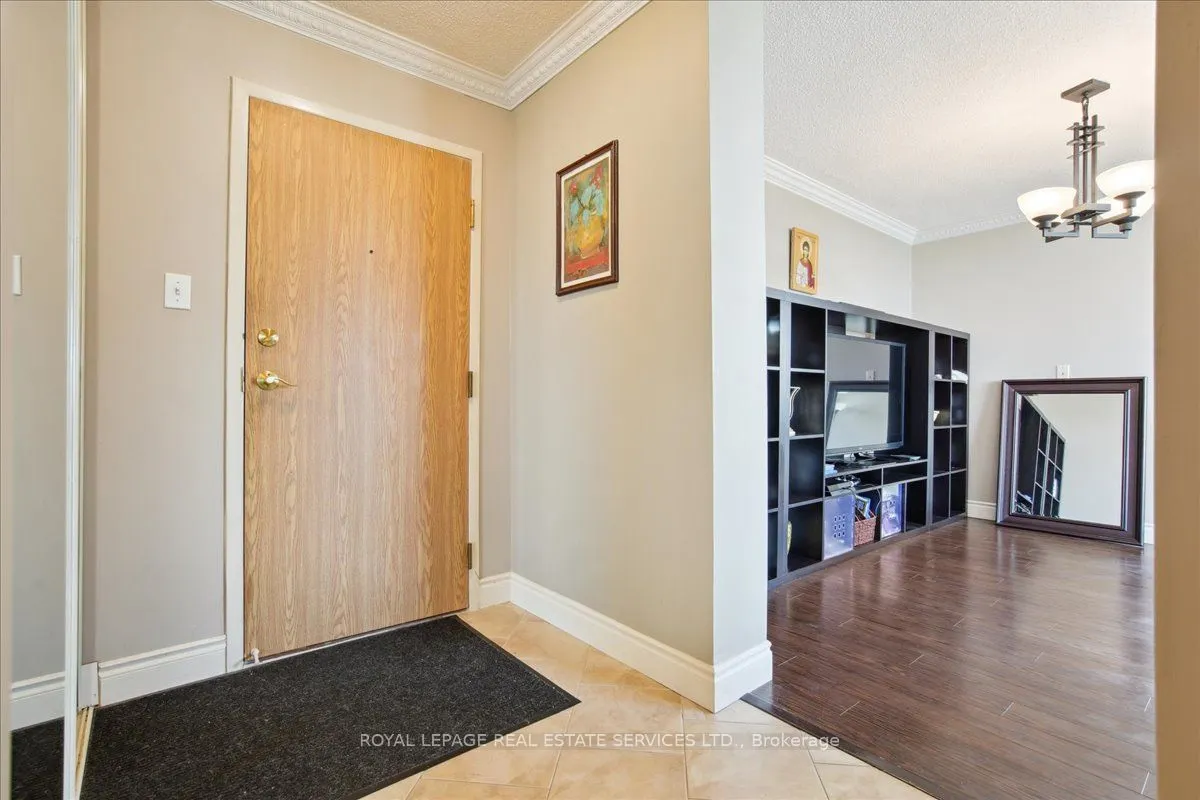 1360 Rathburn Road E, #904