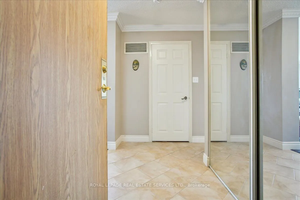 1360 Rathburn Road E, #904