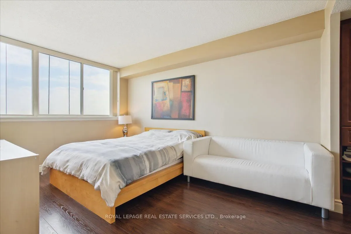 1360 Rathburn Road E, #904