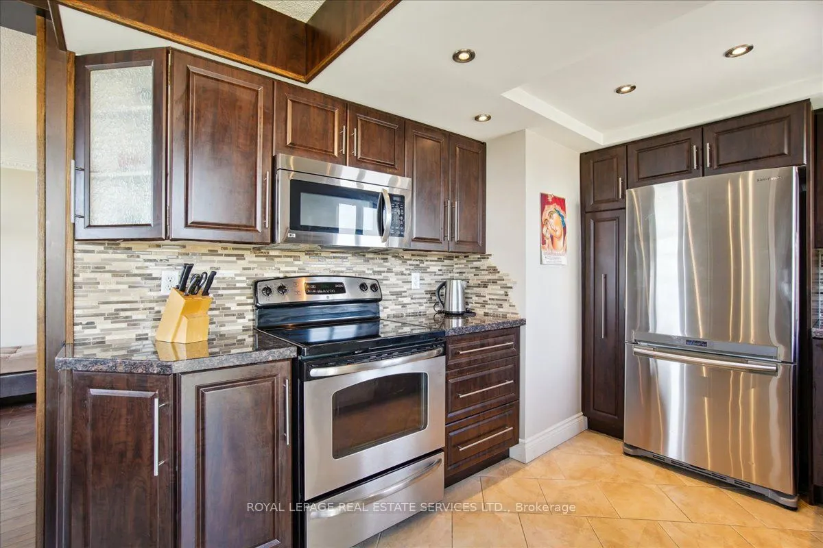 1360 Rathburn Road E, #904