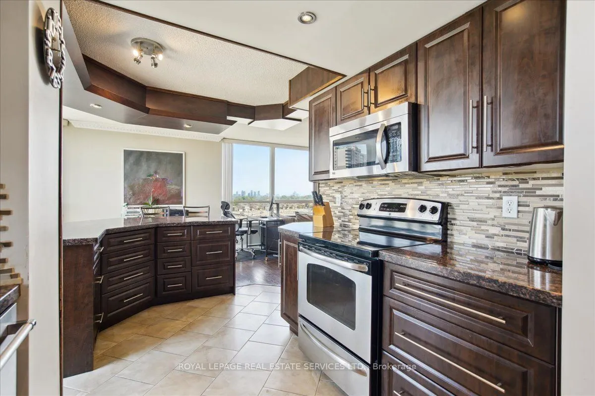 1360 Rathburn Road E, #904
