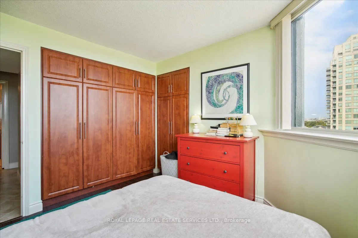 1360 Rathburn Road E, #904