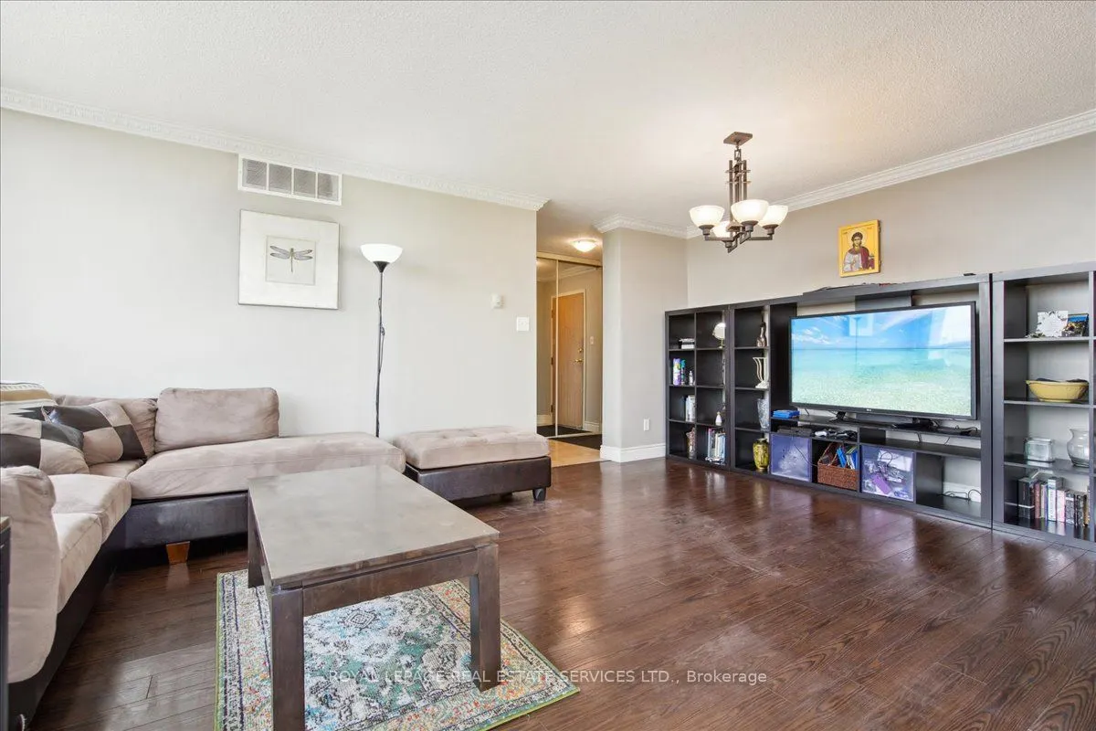 1360 Rathburn Road E, #904