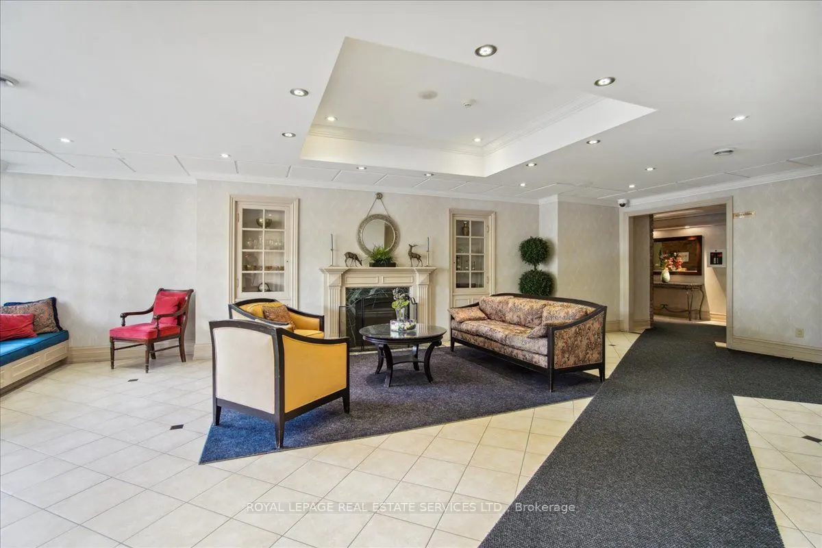 1360 Rathburn Road E, #904