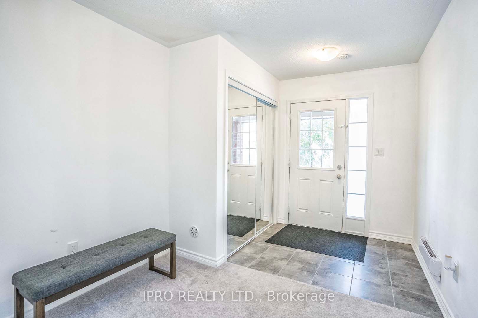 1541 Gainer Crescent