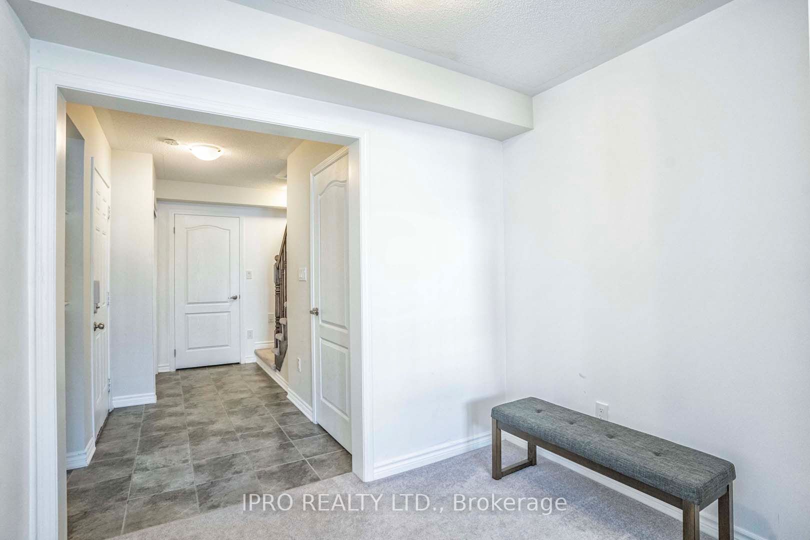 1541 Gainer Crescent