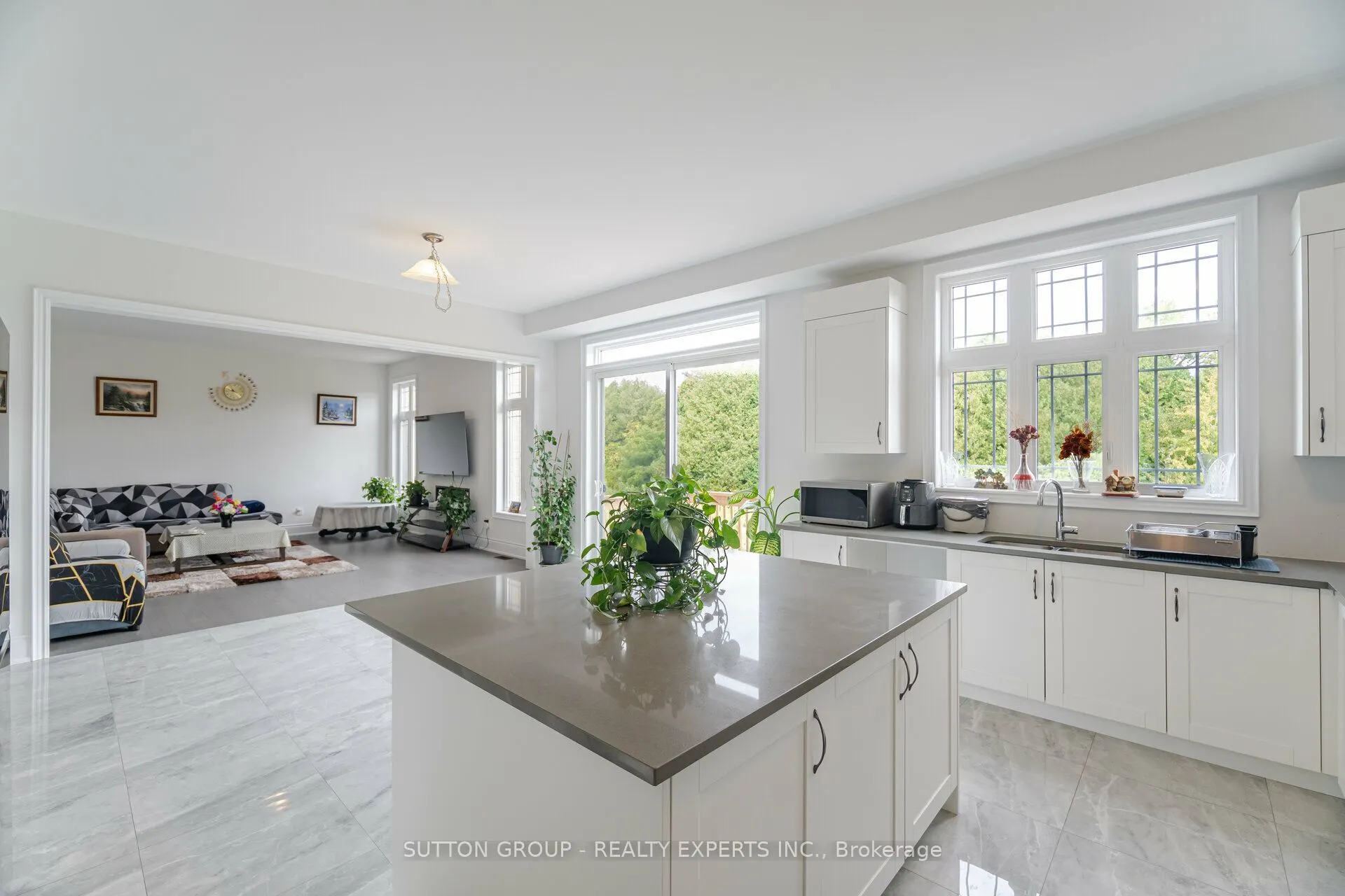 59 Raspberry Ridge Avenue