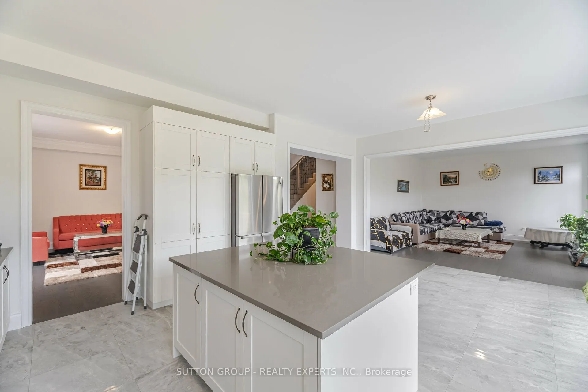 59 Raspberry Ridge Avenue
