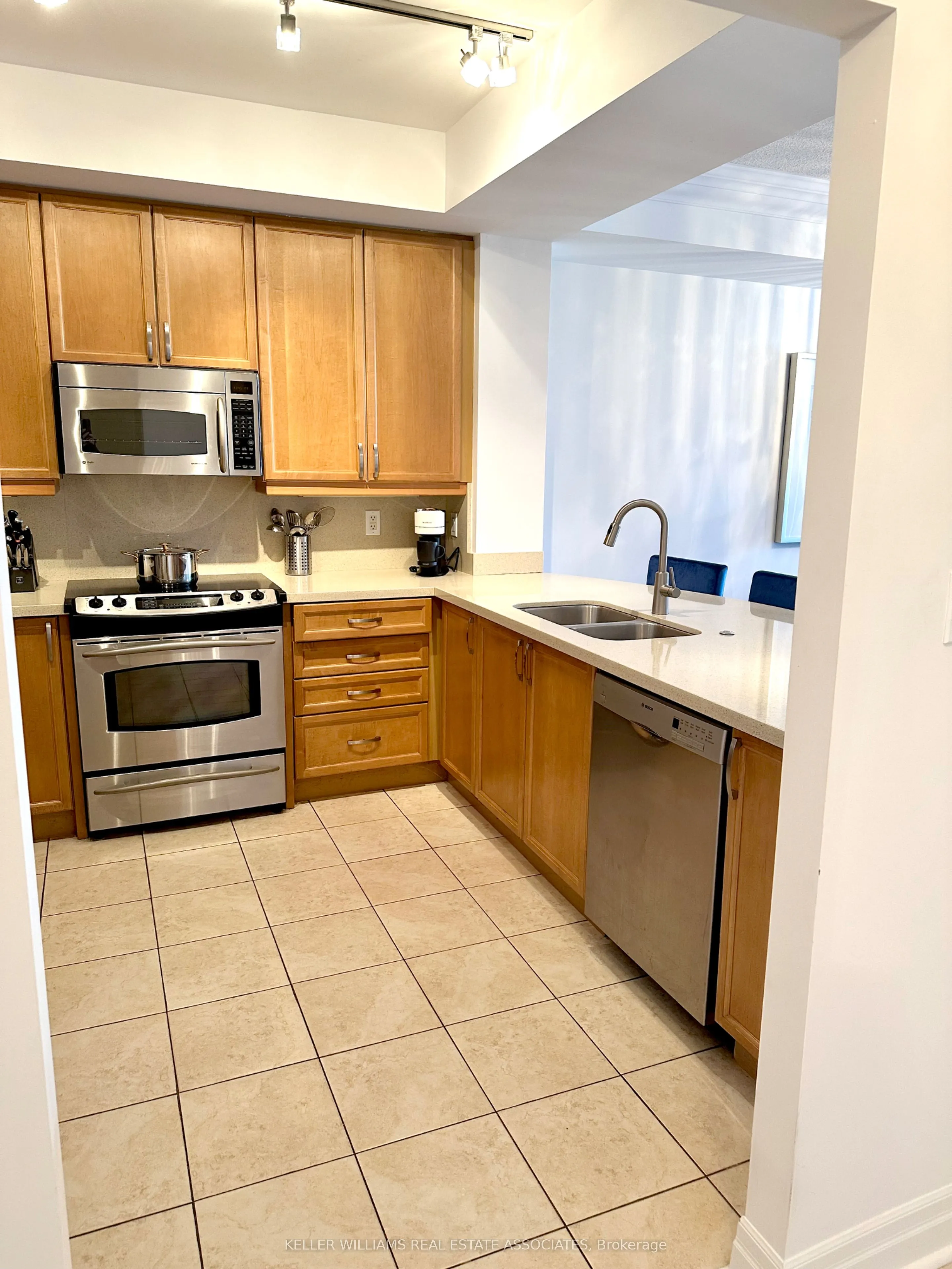 80 Port Street E, #208