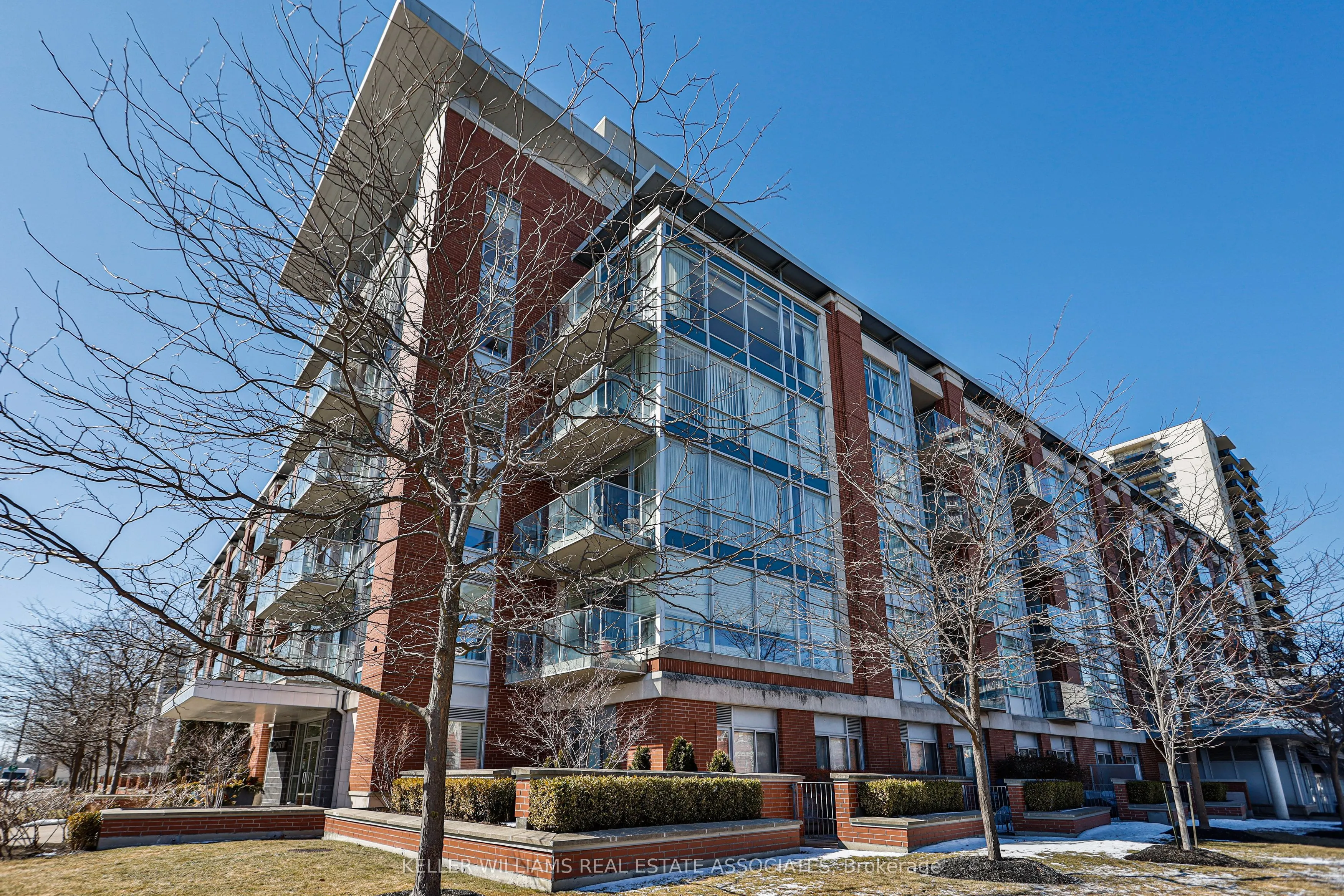 80 Port Street E, #208