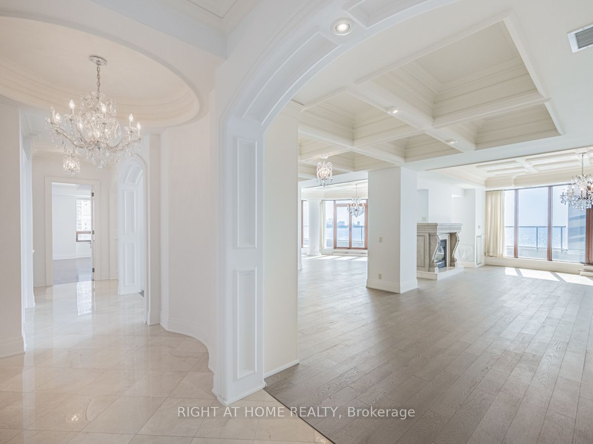 2095 Lake Shore Boulevard W #LPH19