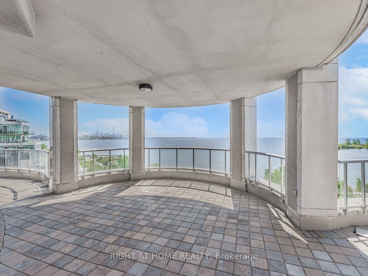 2095 Lake Shore Boulevard W #LPH19