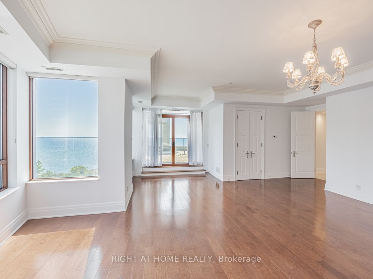 2095 Lake Shore Boulevard W #LPH19