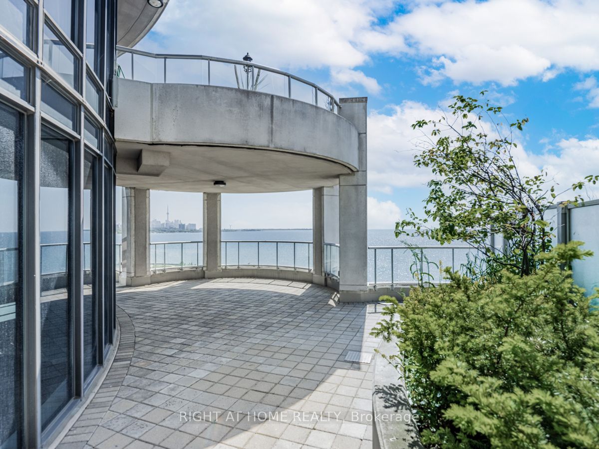 2095 Lake Shore Boulevard W #LPH19