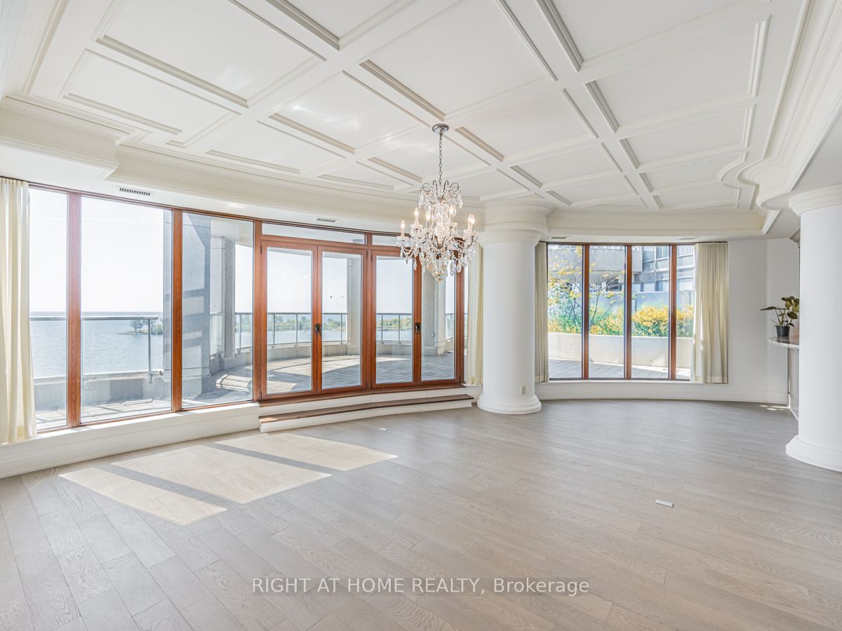 2095 Lake Shore Boulevard W #LPH19