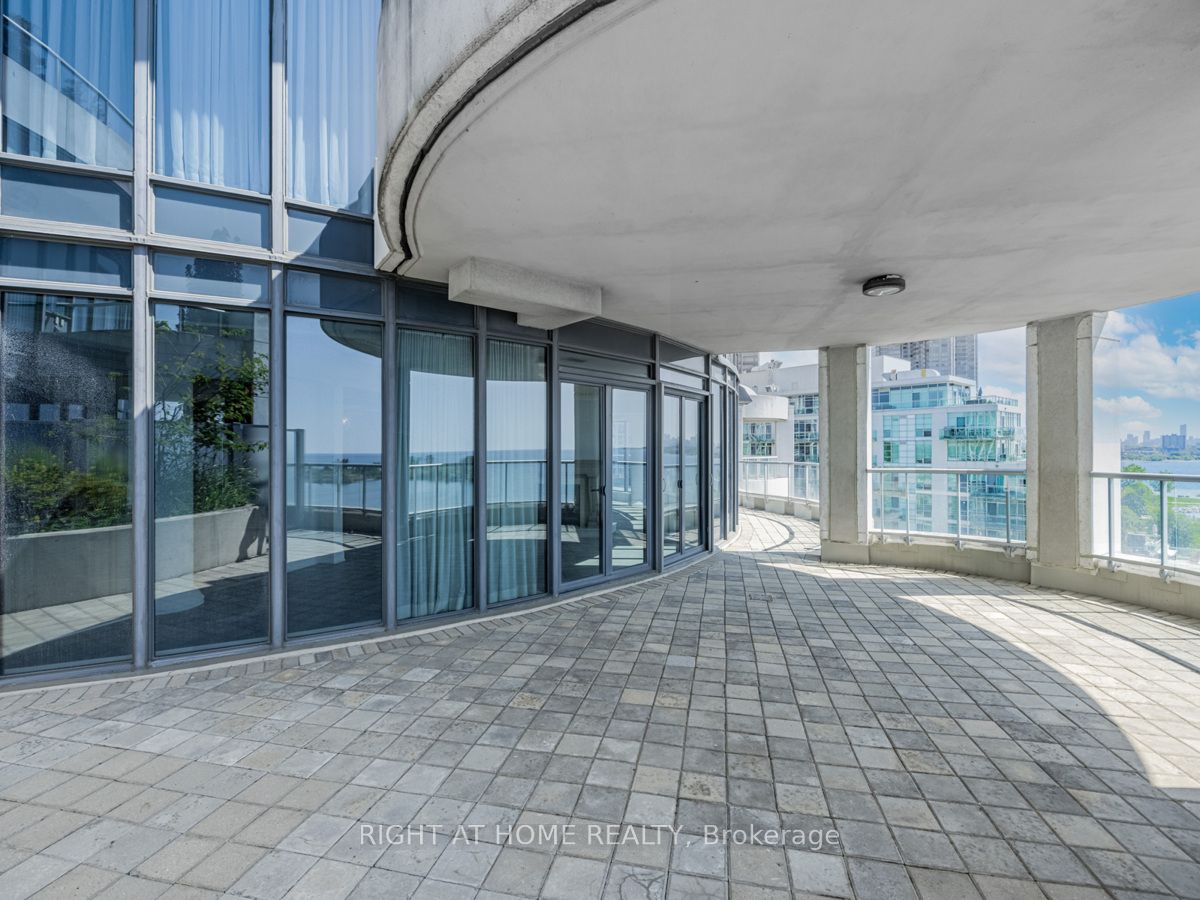 2095 Lake Shore Boulevard W #LPH19
