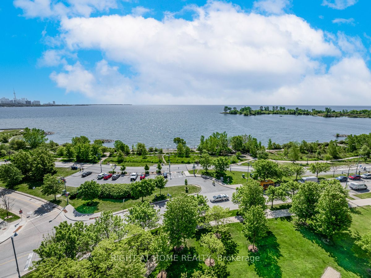 2095 Lake Shore Boulevard W #LPH19