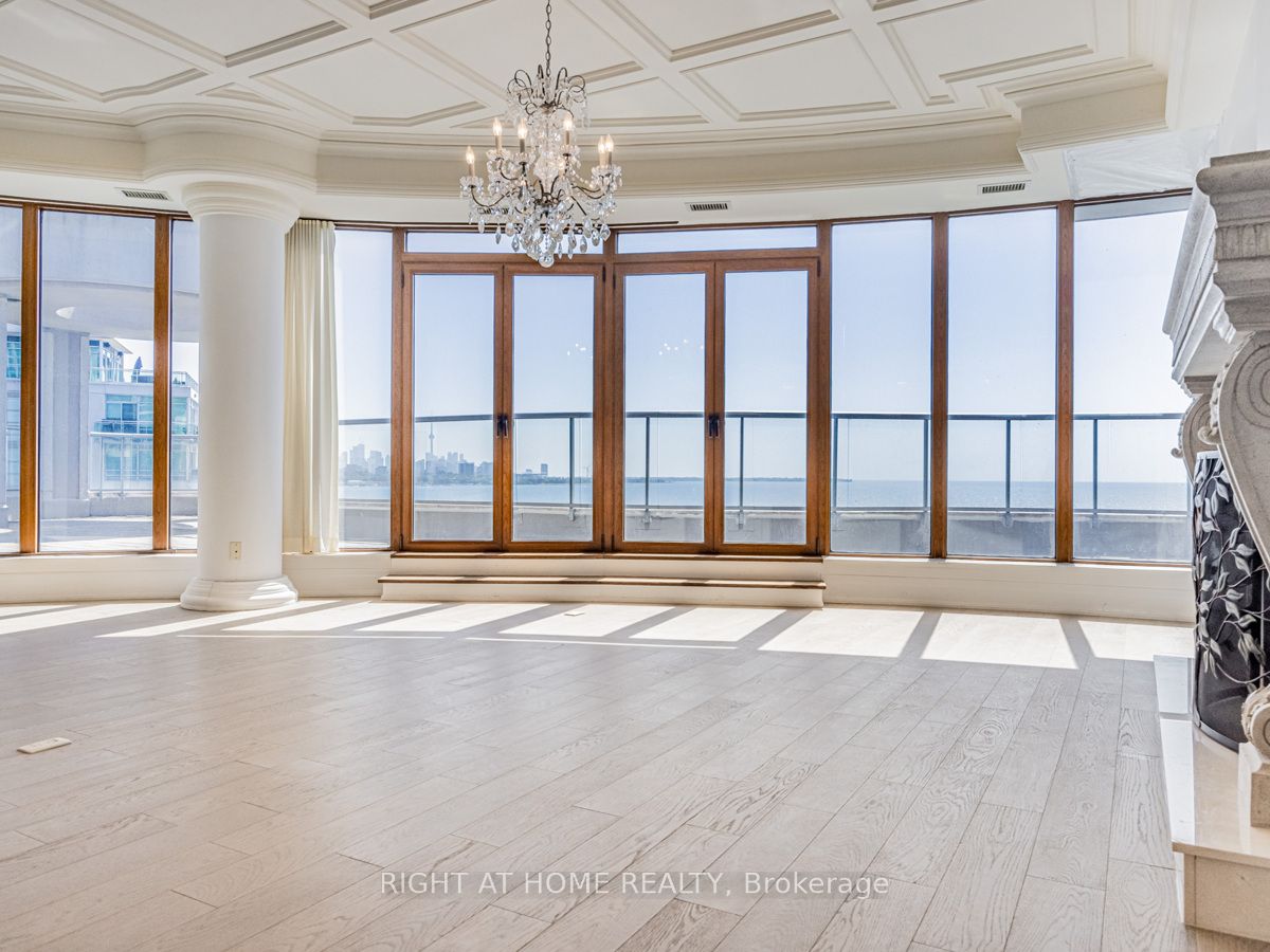 2095 Lake Shore Boulevard W #LPH19