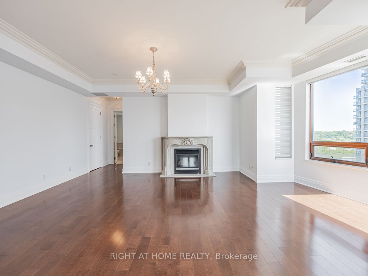 2095 Lake Shore Boulevard W #LPH19