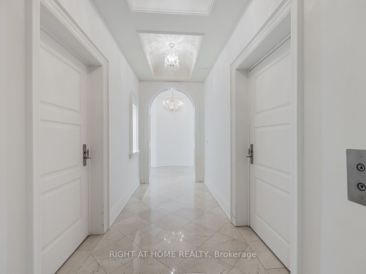 2095 Lake Shore Boulevard W #LPH19