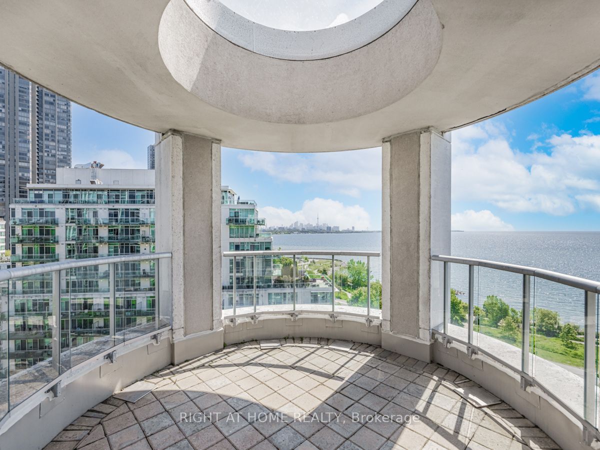 2095 Lake Shore Boulevard W #LPH19