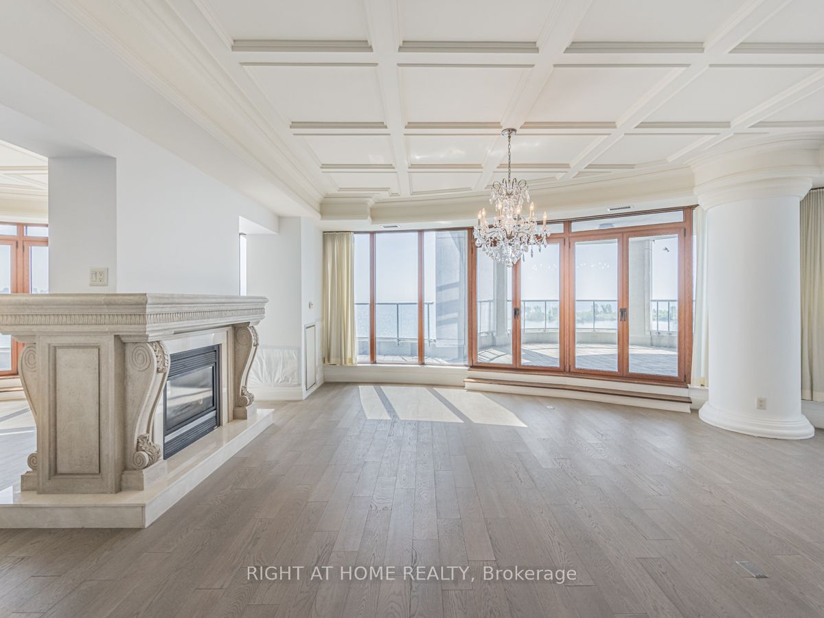 2095 Lake Shore Boulevard W #LPH19