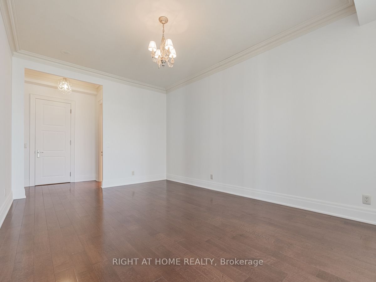 2095 Lake Shore Boulevard W #LPH19
