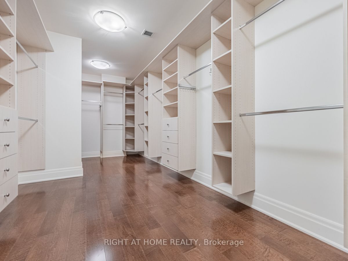 2095 Lake Shore Boulevard W #LPH19